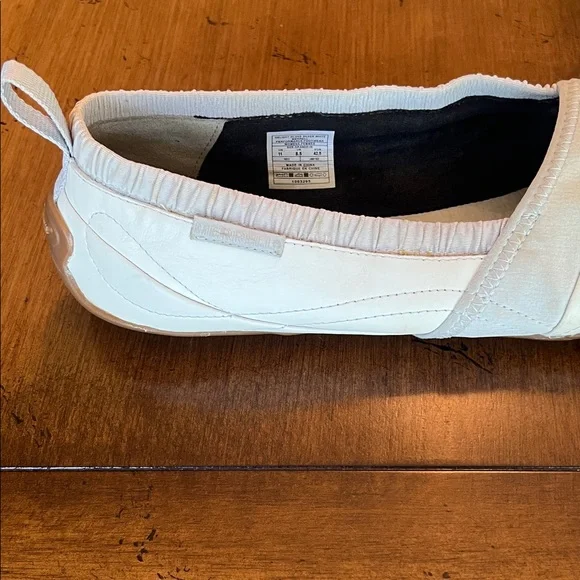 Merrell Women's Beige Slip-On Flats - Picture 7 of 7